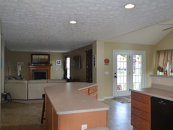 5th image of 575 Greystone Dr