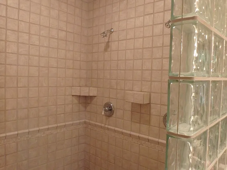 860 NE B St — Photo 11
