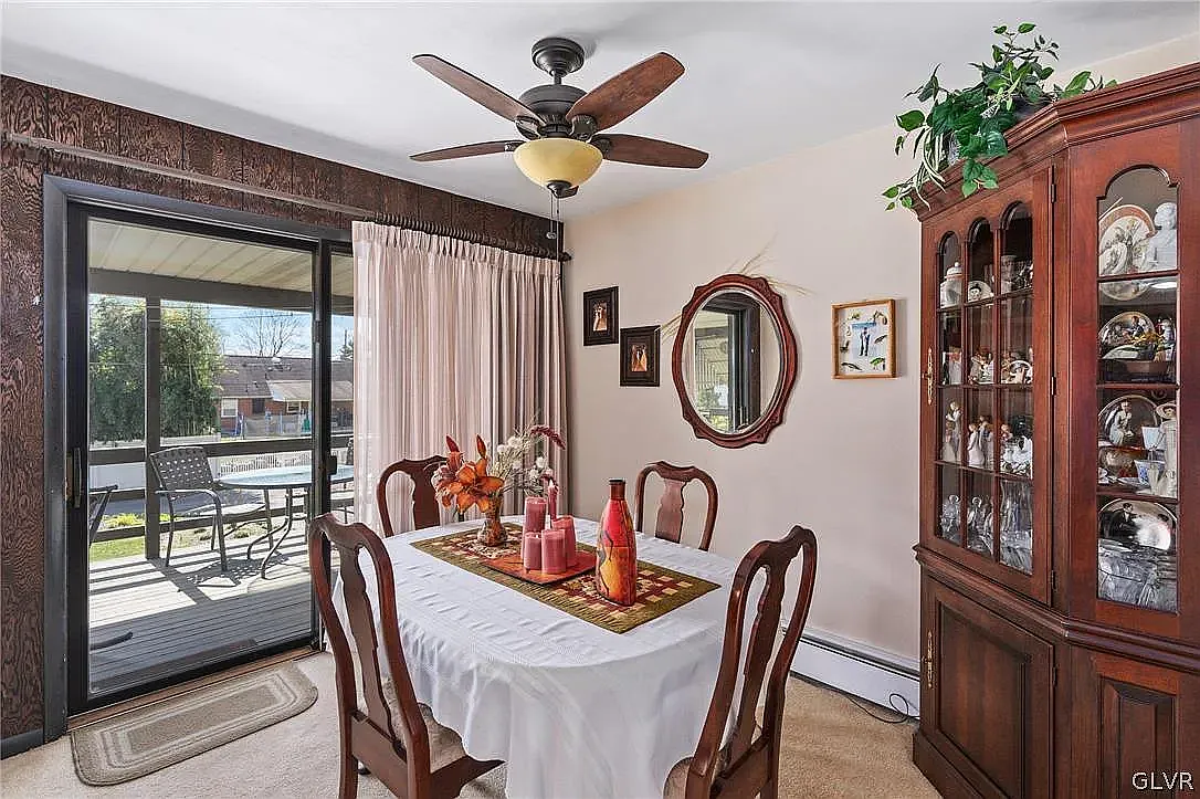 3 bed, 1.5 bath, 1141 sqft, $2,200 — Photo 2