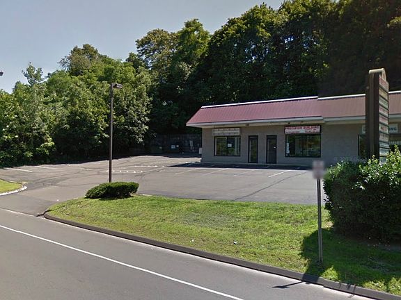 3rd image of 560 Forest Rd