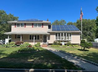 9 Waltuma Ave, Edison, NJ 08837