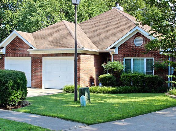 2nd image of 520 Sussex Dr SW