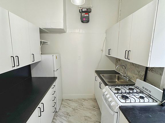 4th image of 158 1st Ave APT 11