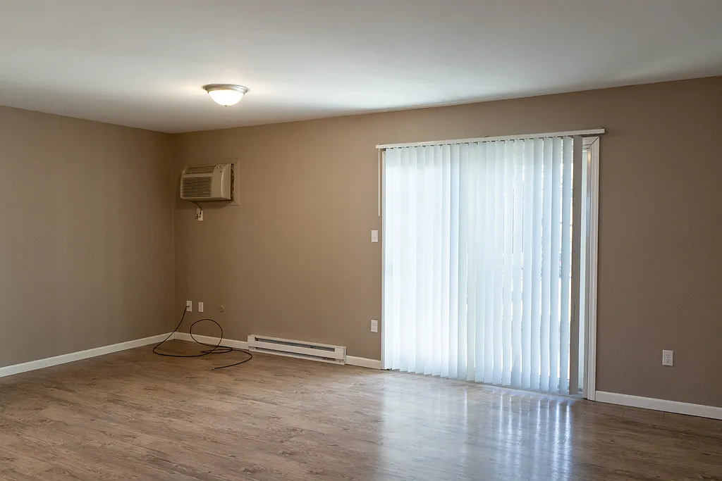 3 bed, 1.5 bath, 892 sqft, $1,899 — Photo 4