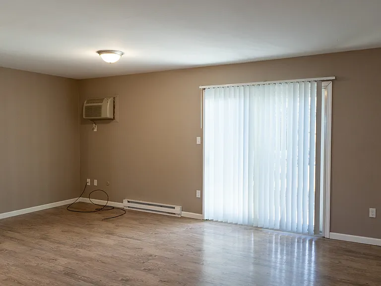 610 Southgate Dr — Photo 4