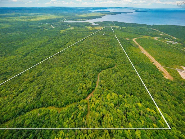 Main St, Mulgrave, NS B0E 2G0