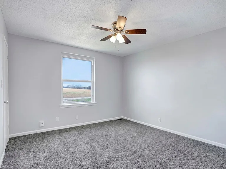 1108 Pembroke Oak Grove Rd — Photo 15