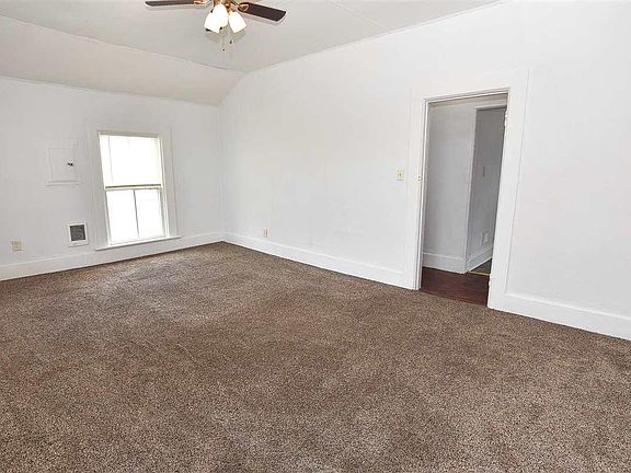 5th image of 309 Waugoo Ave