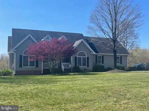 224 Ridgeview Dr, Berkeley Springs, WV 25411