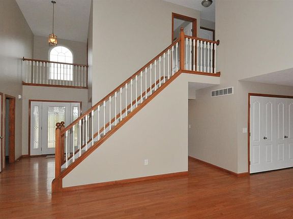 5th image of 3034 Danbury Dr