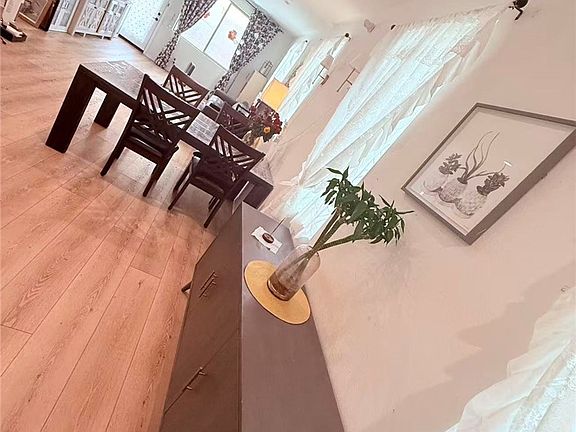 3rd image of 7599 Botany St