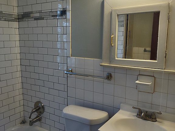 2nd image of 27 Ontario St Unit 2