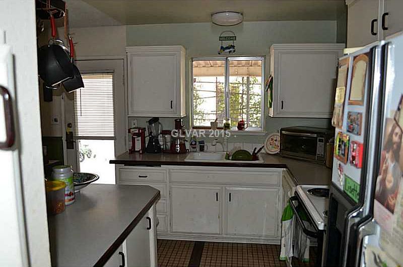 2nd image of 4494 Lindale Ave