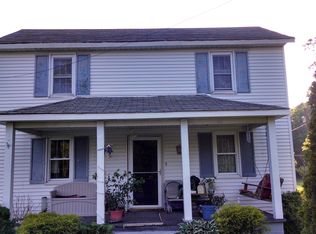 689 Bear Rocks Rd, Acme, PA 15610
