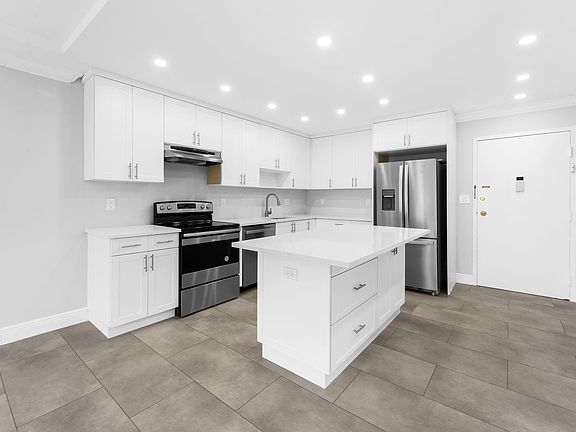 4th image of 200 S Birch Road #408