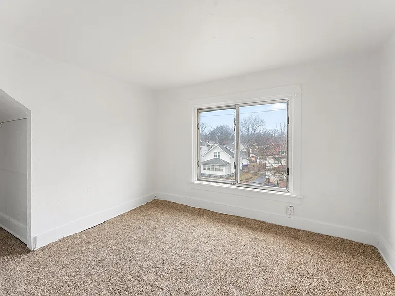 2515 E Midlothian Blvd #4 — Photo 2