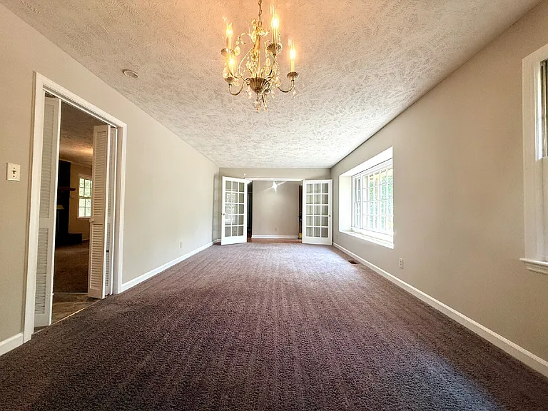 1525 Trevino Dr — Photo 4