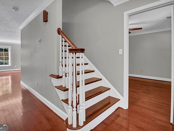4th image of 849 Heritage Sq