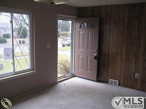 5-Living Room View 1.JPG