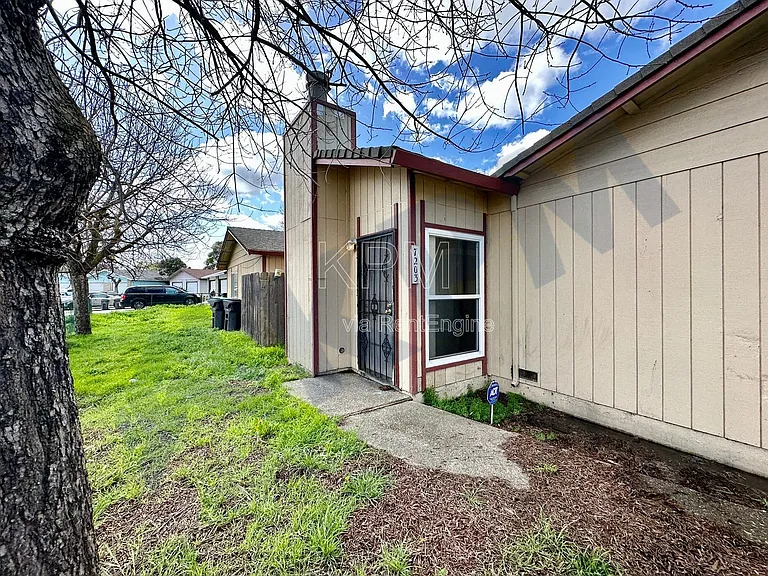 7203 Kelley Dr — Photo 2
