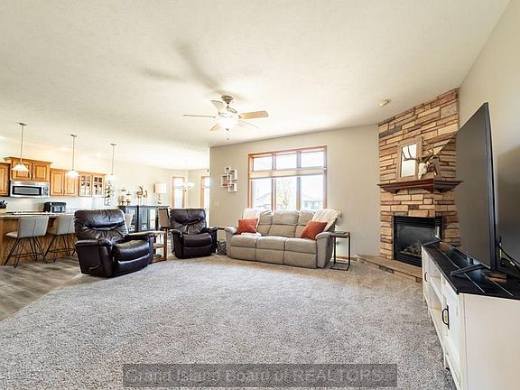 5th image of 4211 Shanna St
