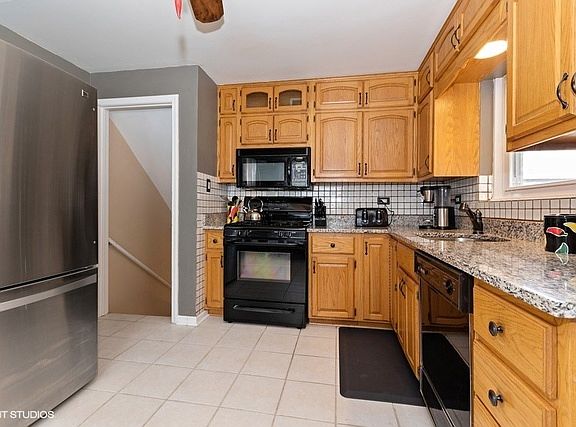 3rd image of 368 Marion Ave