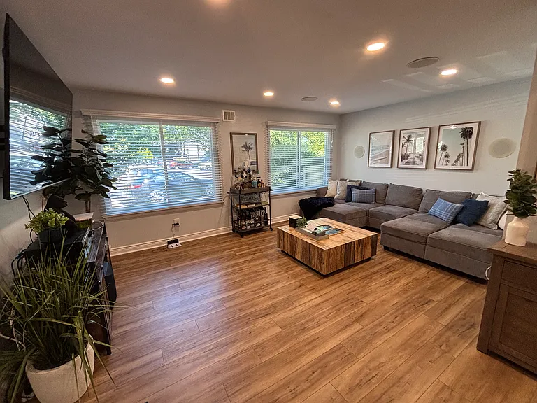204H Springmeadow Dr — Photo 2
