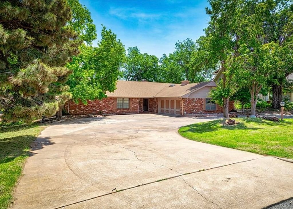 605 N College St, Cordell, OK 73632 Zillow