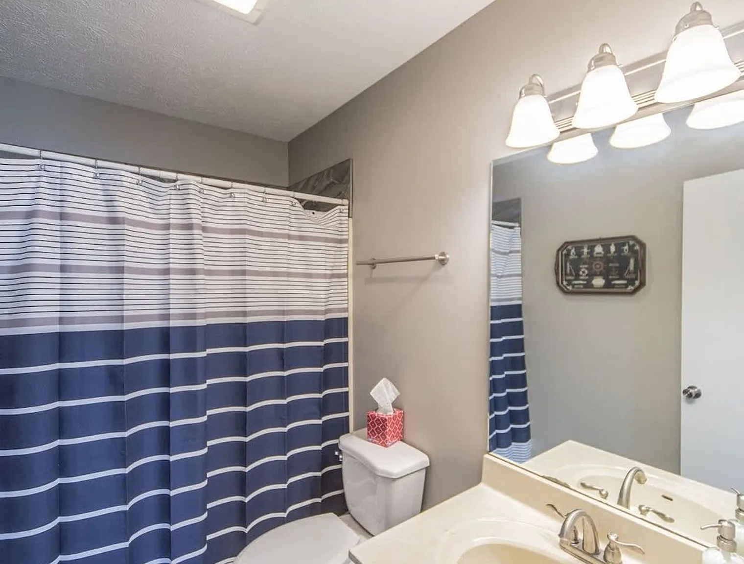 4 bed, 3.0 bath, 2206 sqft, $6,073 — Photo 4