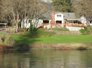 327 SE Rogue View Ln, Grants Pass, OR 97526