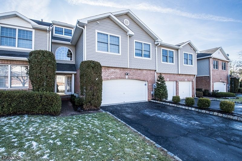 1st image of 18 WALDECK CT