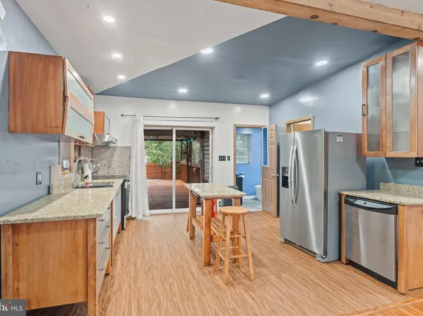 6106 Hegerman St, Philadelphia, PA 19135