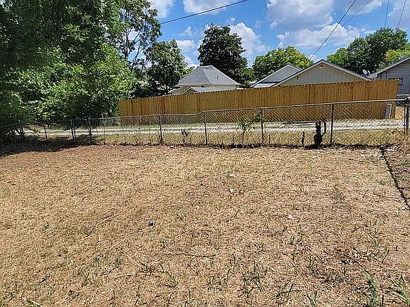 4th image of 821 N Beard Ave