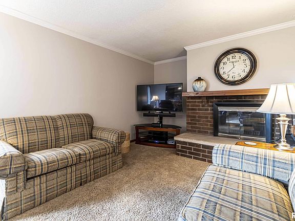 2nd image of 1416 W Buckingham Dr