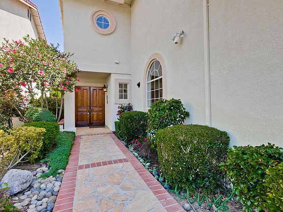 3rd image of 119 Meadowland Dr