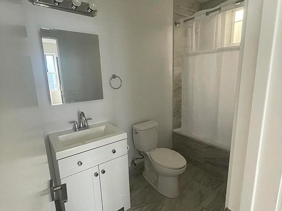 5th image of 252 Richmond Ter APT 2