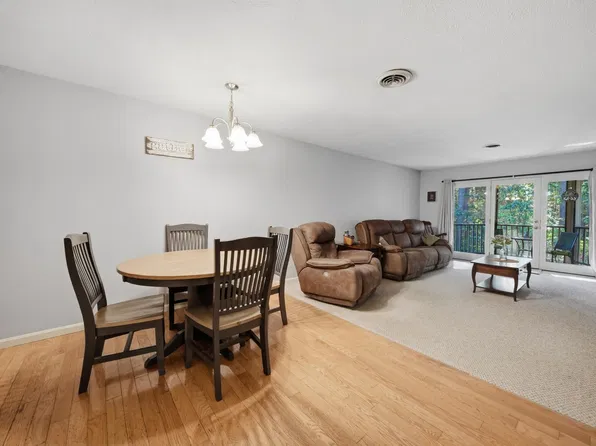 5 Bartemus Trail #301, Nashua, NH 03063