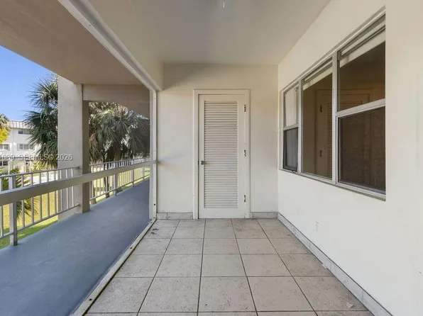 270 Layne Blvd APT 207, Hallandale, FL 33009