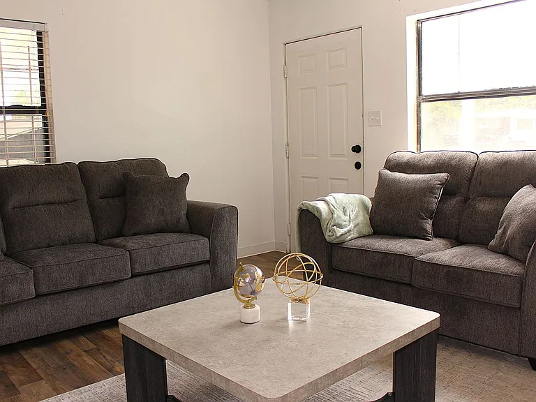 920 Hacienda Ct — Photo 7