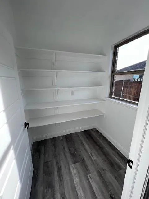 4 bed, 2115 sqft, $2,795 — Photo 2