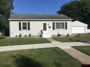 824 N 3rd St, Saint Peter, MN 56082
