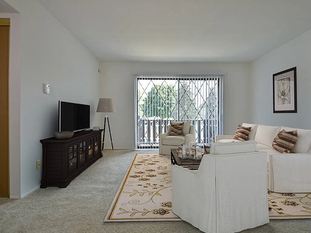 Charter Oaks Apartments — Photo 4