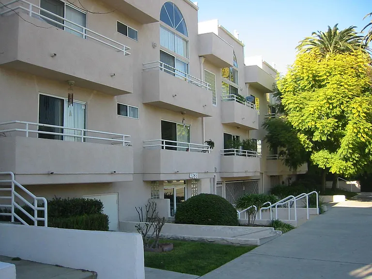4631 Kester Ave #207 — Photo 21