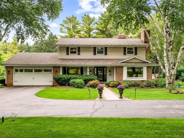 10930 Hidden Valley DRIVE, Cedarburg, WI 53012