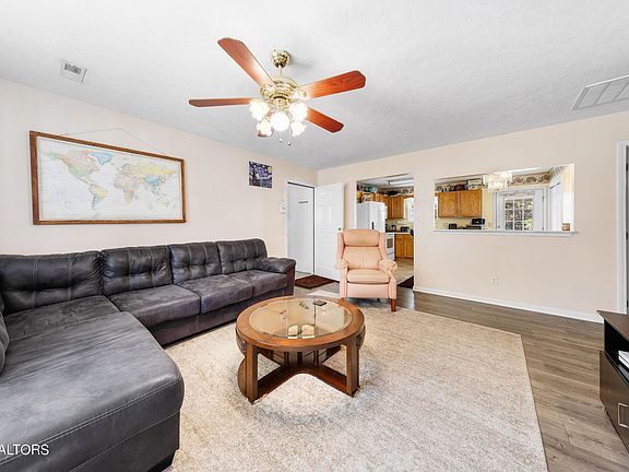 3rd image of 7508 Lyle Bend Ln