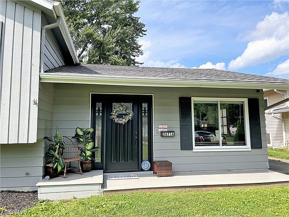 2nd image of 26716 Redwood Dr