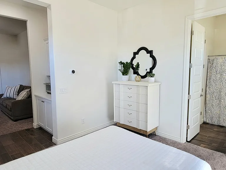 3142 N Los Alamos — Photo 12