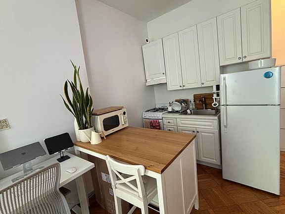 2nd image of 71 7th Ave APT 4R