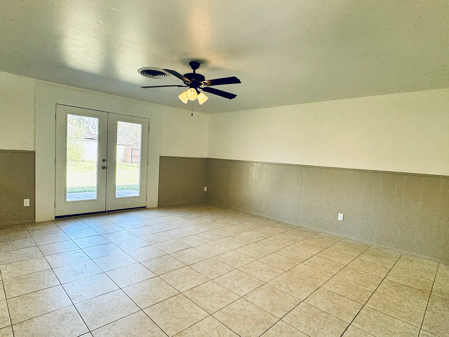 1205 Crestmont St — Photo 3