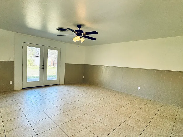 1205 Crestmont St — Photo 3